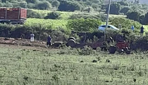 Capotamento de caminhão caçamba deixa motorista morto na Serra das Espias, em Palmeira dos Índios