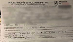Canadá começa a multar por uso de maconha dentro do carro