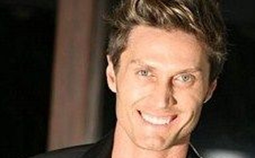 Ator dispensa novelas e fatura R$ 40 mil por mês com vendas de cosméticos