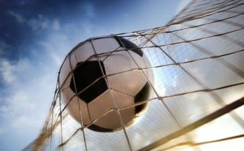 CSA domina Murici e aplica goleada de 4 a 0 no Estádio Rei Pelé
