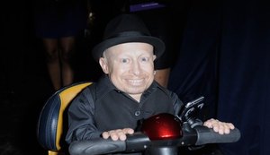 Ator Verne Troyer, o Mini-Me de 'Austin Powers', morre aos 49 anos