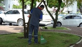 Reeducandos limpam espaços públicos de Quebrangulo