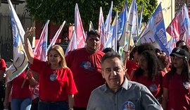 Marcos e Silvania Barbosa realizam caminhada em bairros de Maceió e recebem apoio das comunidades