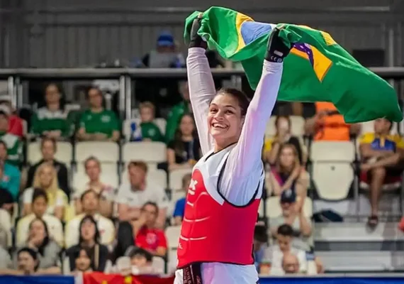 Maria Clara Pacheco é campeã mundial de taekwondo na China