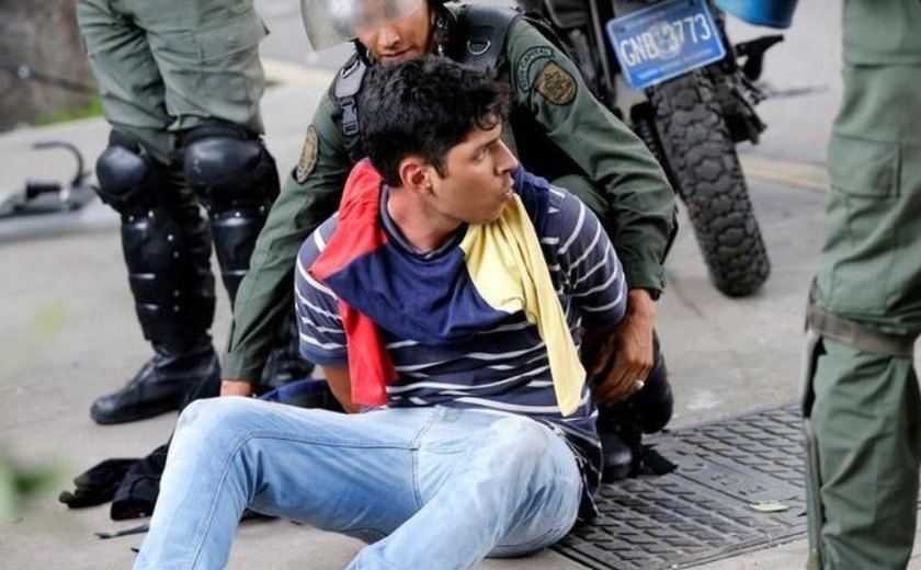 Confrontos deixam mortos em protestos na Venezuela contra Assembleia