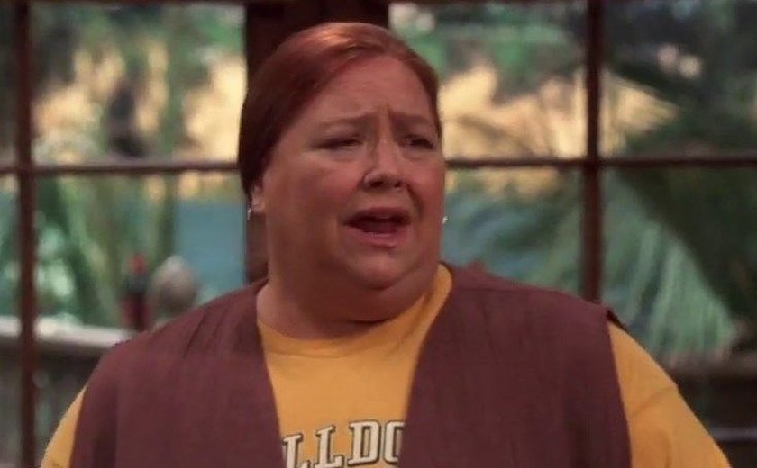 Atriz de 'Two and a Half Men' é internada após sofrer ataque cardíaco