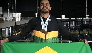 Alagoano Júnior Alexandre é campeão na vida e nas piscinas