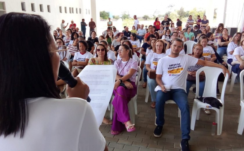 Assembleia define novas ações da greve dos técnicos da Ufal