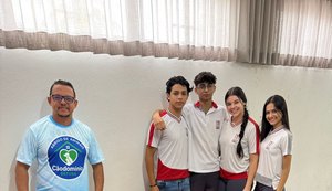 Estudantes arrecadam mantimentos e ração para doar a instituições de caridade e abrigos de animais