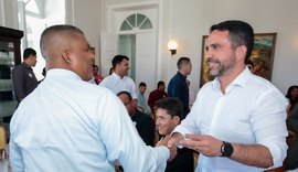 Paulo Dantas recebe lideranças comunitárias de Maceió