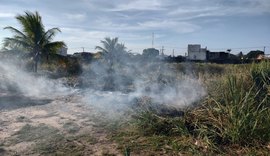 Bombeiros são acionados para conter incêndio em vegetação em terreno do Hospital Portugal Ramalho