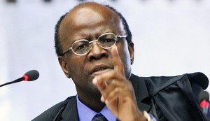 Joaquim Barbosa anuncia que não vai concorrer à presidência