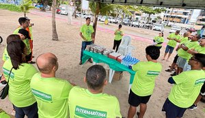 Mutirão retira 250 kg de resíduos plásticos da praia de Pajuçara