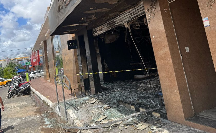 Polícia Civil investiga incêndio criminoso em instituição financeira de Arapiraca