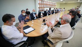 Governador assina decretos para baratear preço do etanol em Alagoas
