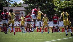 Flamengo denuncia racismo em ofensas de torcida a Gabigol