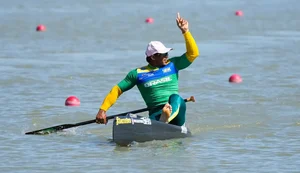 Isaquias Queiroz garante ouro na Copa do Mundo de canoagem velocidade
