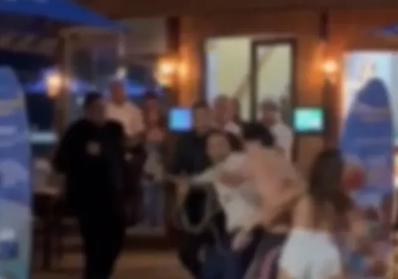 Briga generalizada envolve seguranças e frequentadores em bar na Ponta Verde