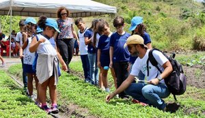 Crianças do Colégio São Lucas conhecem modelo de produção de cooperativa