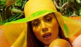 Anitta manda recado: 'Quem está pegando não está reclamando'