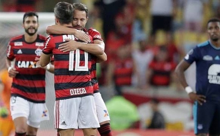 Flamengo vence Emelec e vai às oitavas de final