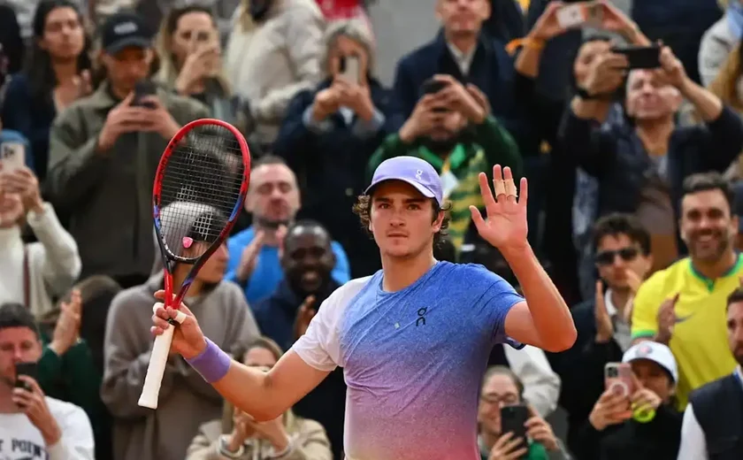 João Fonseca cai, mas duplas brasileiras vencem em Roland Garros
