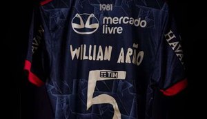 Jogadores do Flamengo usam camisas desenhadas por crianças do Lar São Domingos