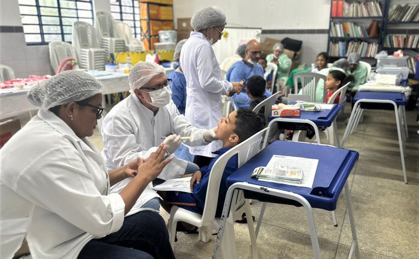 Saúde Bucal realiza ação preventiva em escola no Benedito Bentes