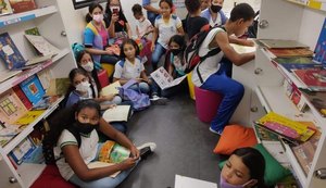 Biblioteca Móvel: Educação promove leitura sobre quatro rodas