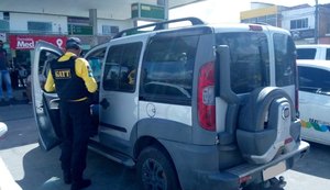 SMTT remove veículos por realizar transporte clandestino em Maceió