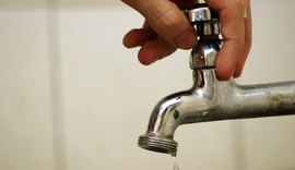 Vazamento em adutora afeta abastecimento de Riacho Doce e dois outros bairros