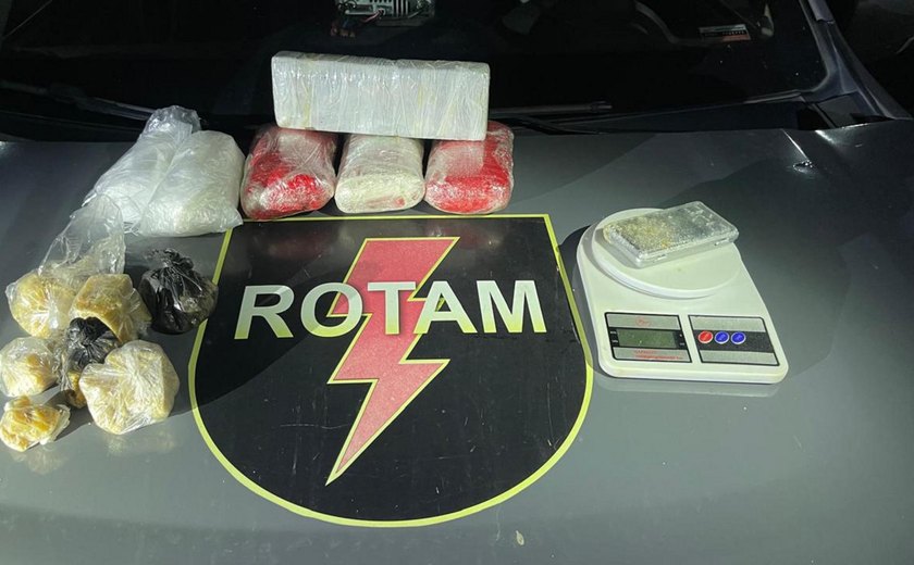 Polícia apreende quatro quilos de drogas e liberta mulher em cárcere privado