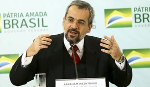 Câmara convoca ministro da Educação para audiência no plenário sobre cortes orçamentários
