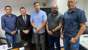 Agentes de saúde e de combate às endemias se reúnem com desembargador Márcio Roberto