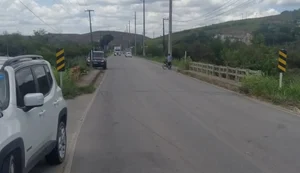Mulher fica ferida após colidir veículo em uma ponte na AL-101