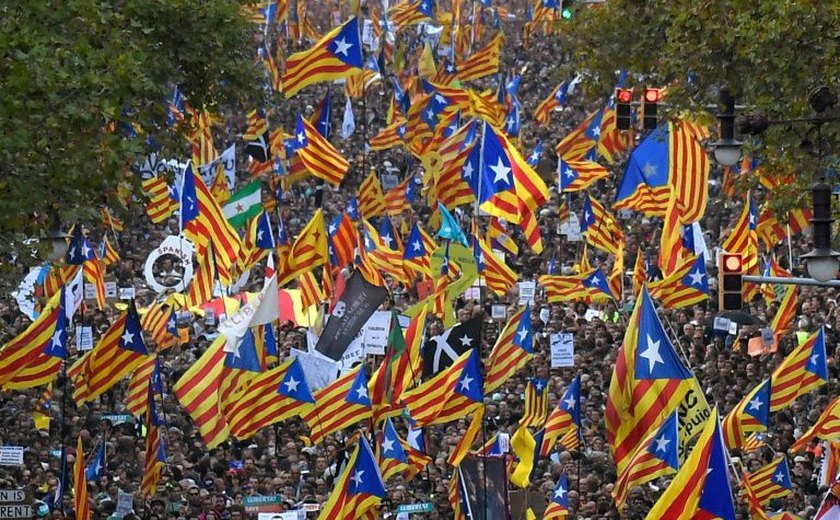 Justiça espanhola ordena prisão de Puigdemont e ex-conselheiros