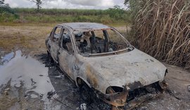 Carro é encontrado carbonizado dentro de canavial em São Sebastião