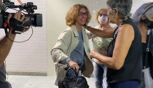Brasileira que saiu da Ucrânia durante a guerra chega à Paraíba e é recebida pela família