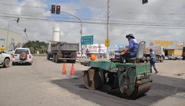 Operação tapa-buraco recupera vias na parte alta de Maceió