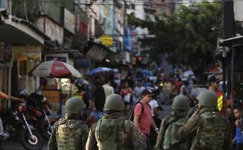 Militares vão deixar a Rocinha amanhã, diz ministro da Defesa