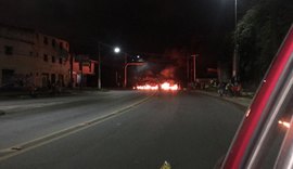 Protesto na 'Ponte do Reginaldo' causa engarrafamento em Maceió