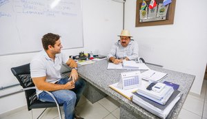 Gilberto Gonçalves assina ordem de serviço para construção de UBS no bairro do Cucau