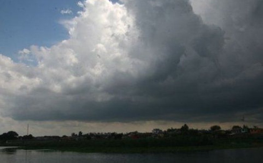 Previsão de tempo aponta fim de semana com chuvas passageiras em Alagoas