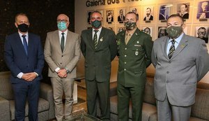 Juiz convocado João Dirceu recebe comandante do Exército em Alagoas