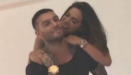 Anitta e Lucas Lucco trocam chamegos em ensaio e atiçam imaginação dos fãs