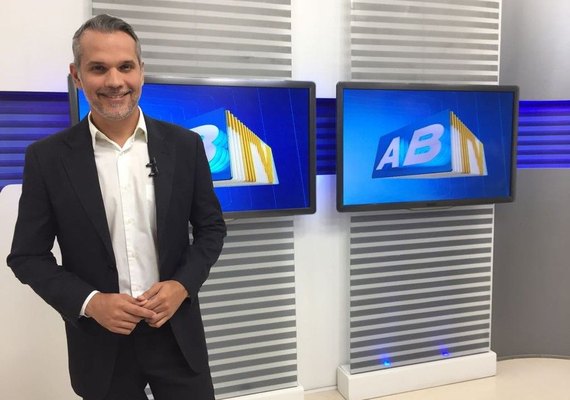 Apresentador do ABTV é vítima de bala perdida em Caruaru