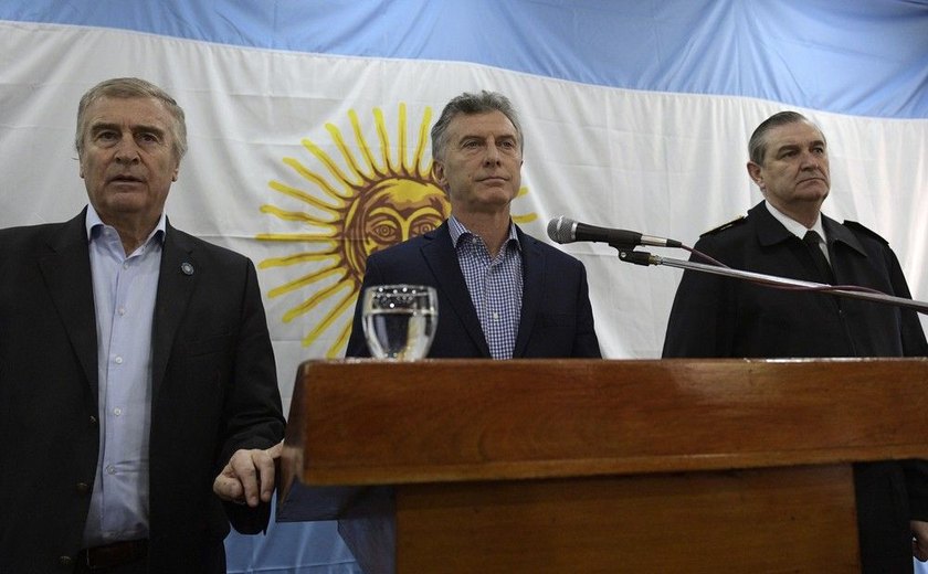 Ministro da Argentina diz a familiares que não há condições de haver vida no submarino