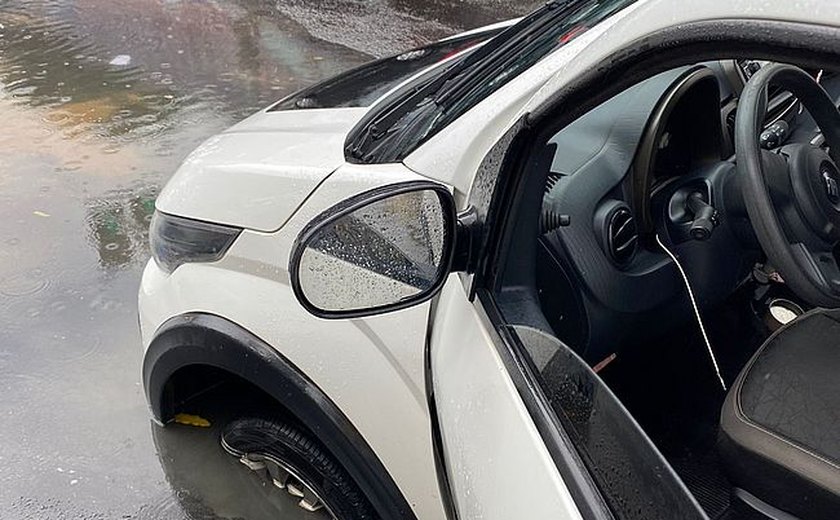 Ruas ficam alagadas em Maceió com volume de chuvas dessa desta terça-feira (31)