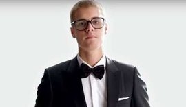 Assista! Justin Bieber todo engravatado em novo comercial do Super Bowl 2017