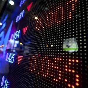 Ibovespa fecha acima dos 100 mil pontos e volta a patamar pré pandemia